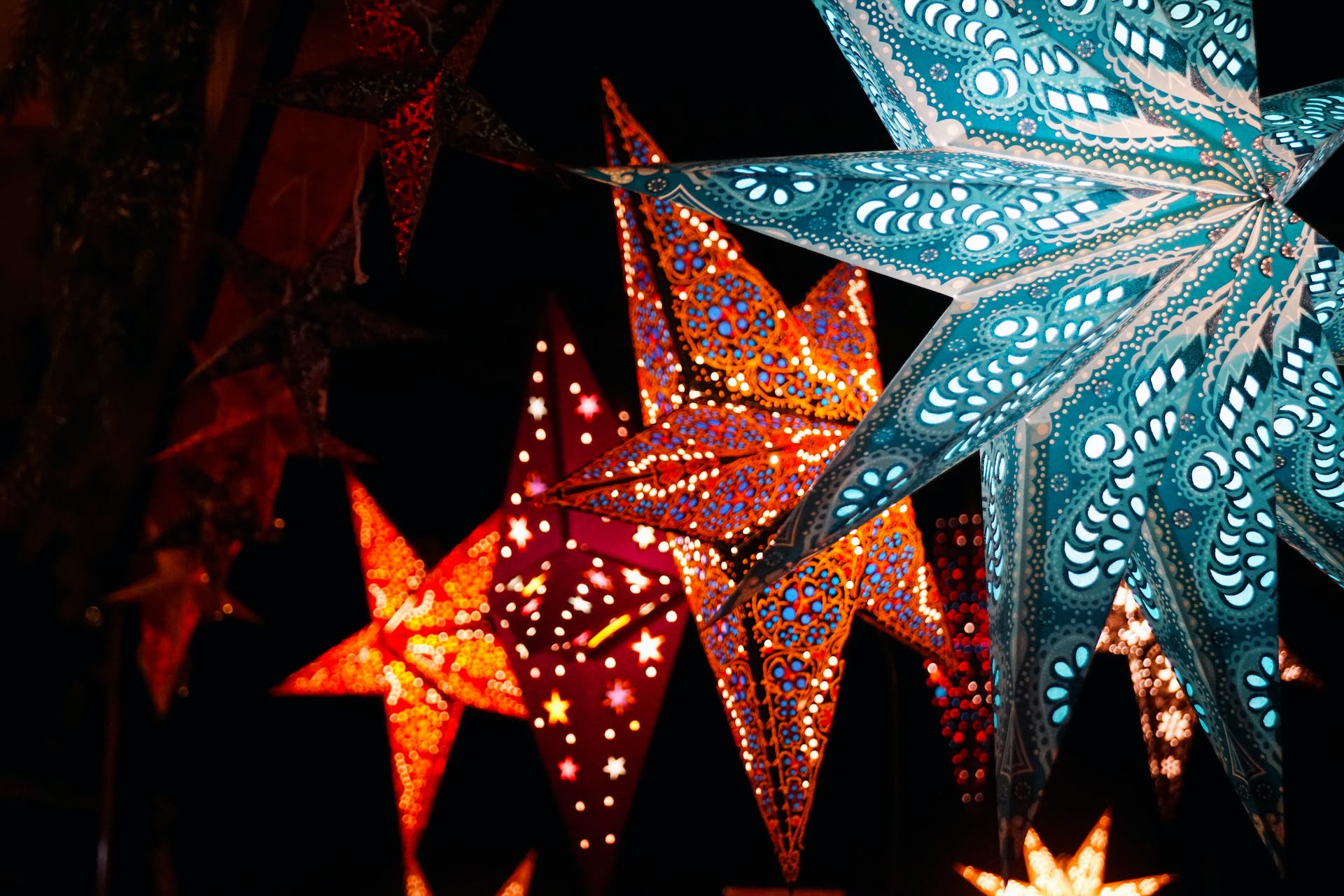 Creatrix Christmas Playlist - colourful glowing stars for decoration